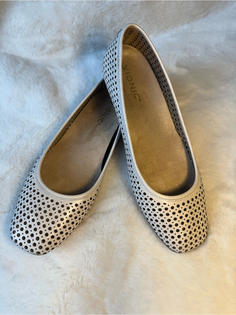 Vionic Women's Perforated Orinda Ballet Flats - Oyster White Size 7.5